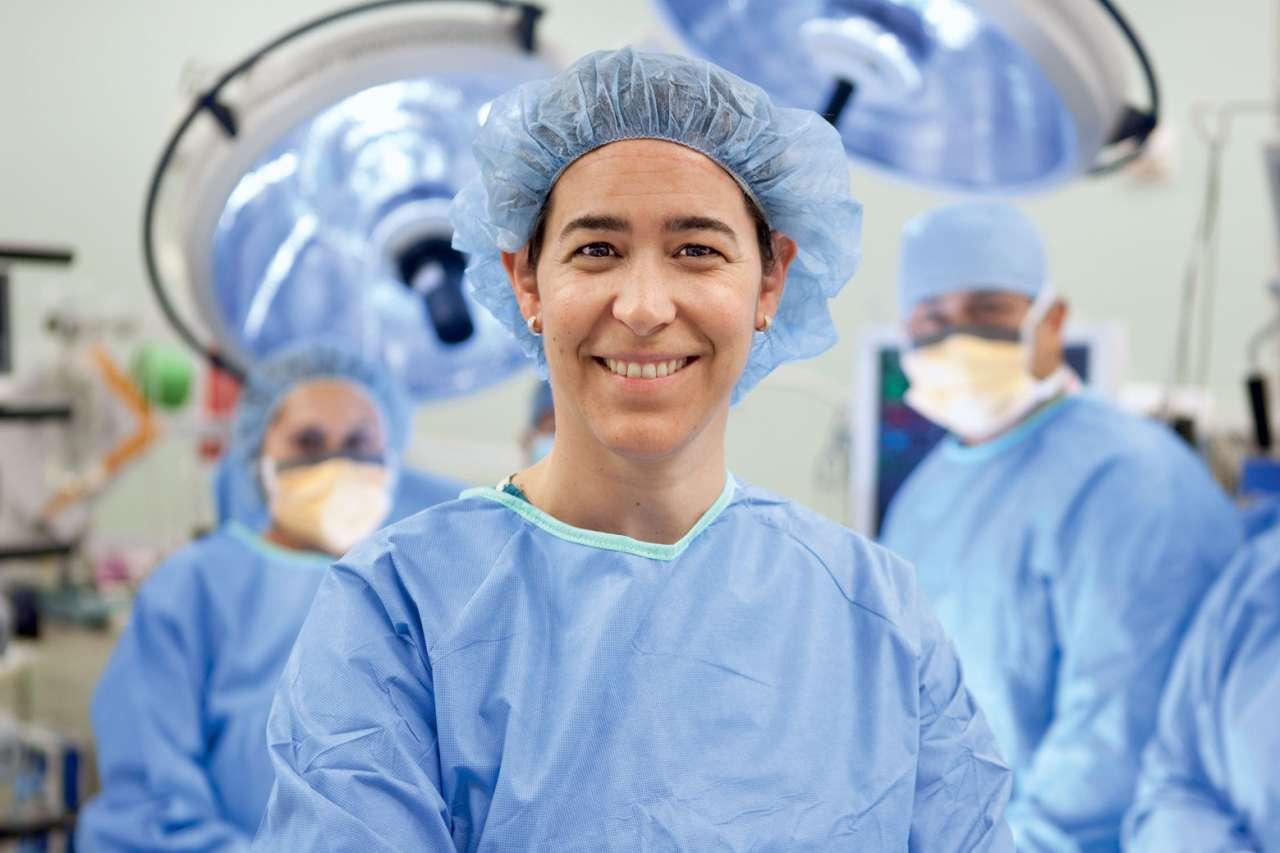 Dr. 詹妮弗·辛格在手术室